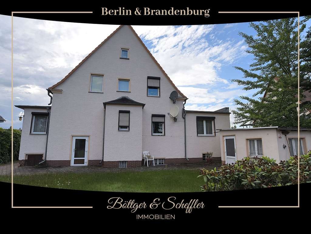 Immobilie in Rathenow - Ein- bis Zweifamilienhaus mit Vollkeller, zwei Garagen und Ausbaureserve - Bild 0