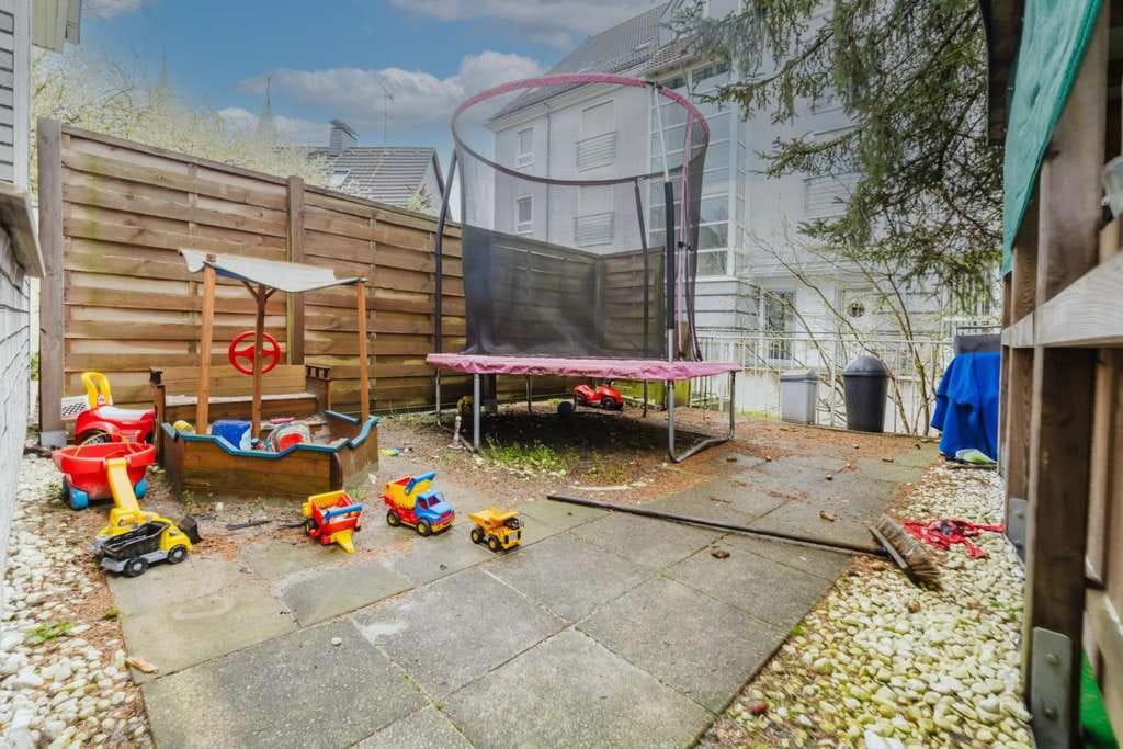 Immobilie in Schwelm - Attraktives Mehrfamilienhaus mit Garagen und Garten! - Bild 2