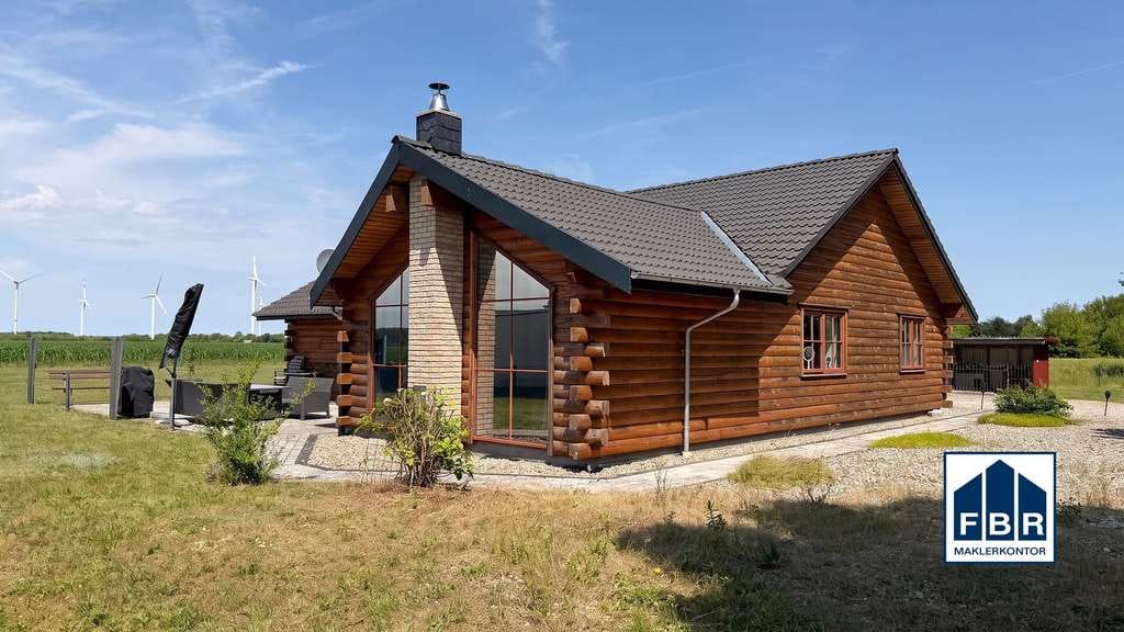 Immobilie in Uelitz - Blockhausarchitektur mit modernem Innenleben auf ca. 2.600 m² großem Grundstück - Bild 1
