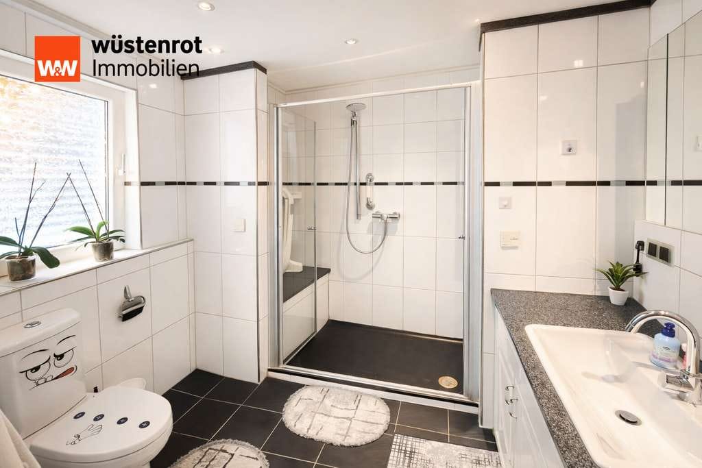 Immobilie in Gelnhausen - Röther Häuschen mit Klasse & Niveau! 8-ZKB Stadthaus, ca. 214 m² WFL Garage, Wintergarten und EBK! - Bild 4
