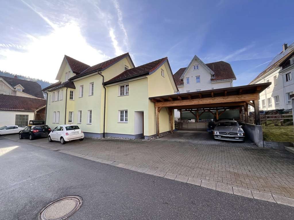 Immobilie in Furtwangen im Schwarzwald - Zwei Einheiten, viele Möglichkeiten - Zweifamilienhaus in zentraler Stadtlage von Furtwangen! - Bild 2