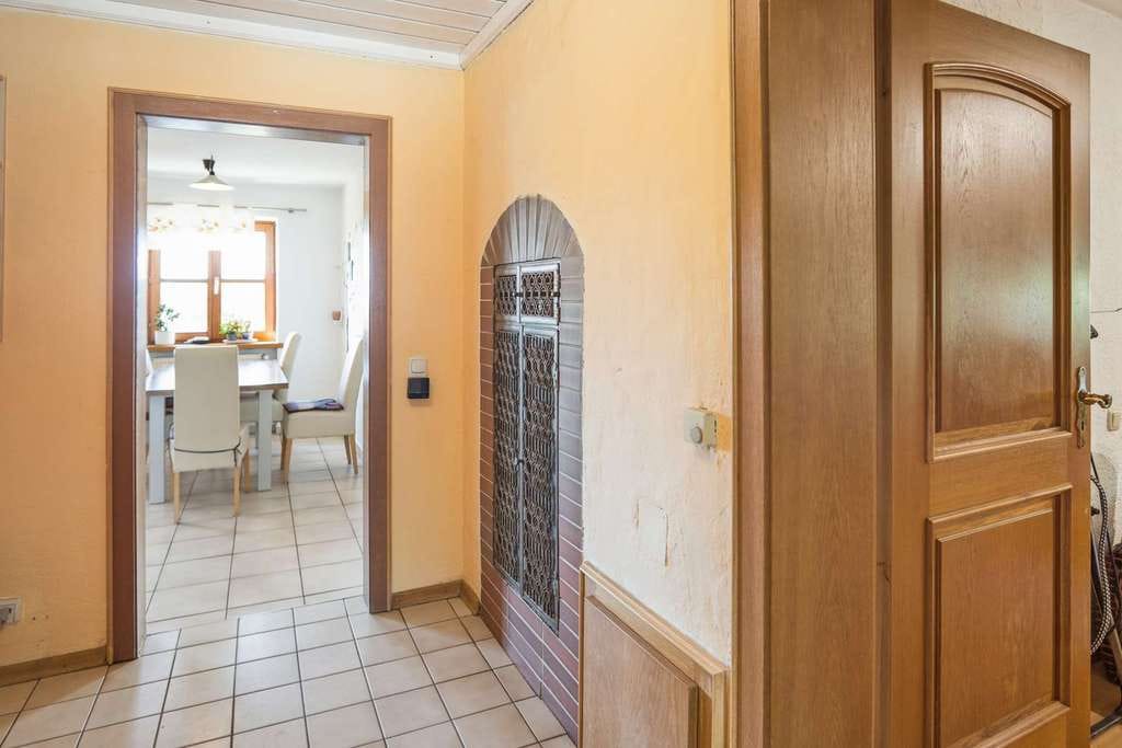 Immobilie in Fürstenstein - Großzügiges Einfamilienhaus mit traumhaftem Fernblick, XXL-Balkon, großer Terrasse und Ausbaureserve - Bild 4