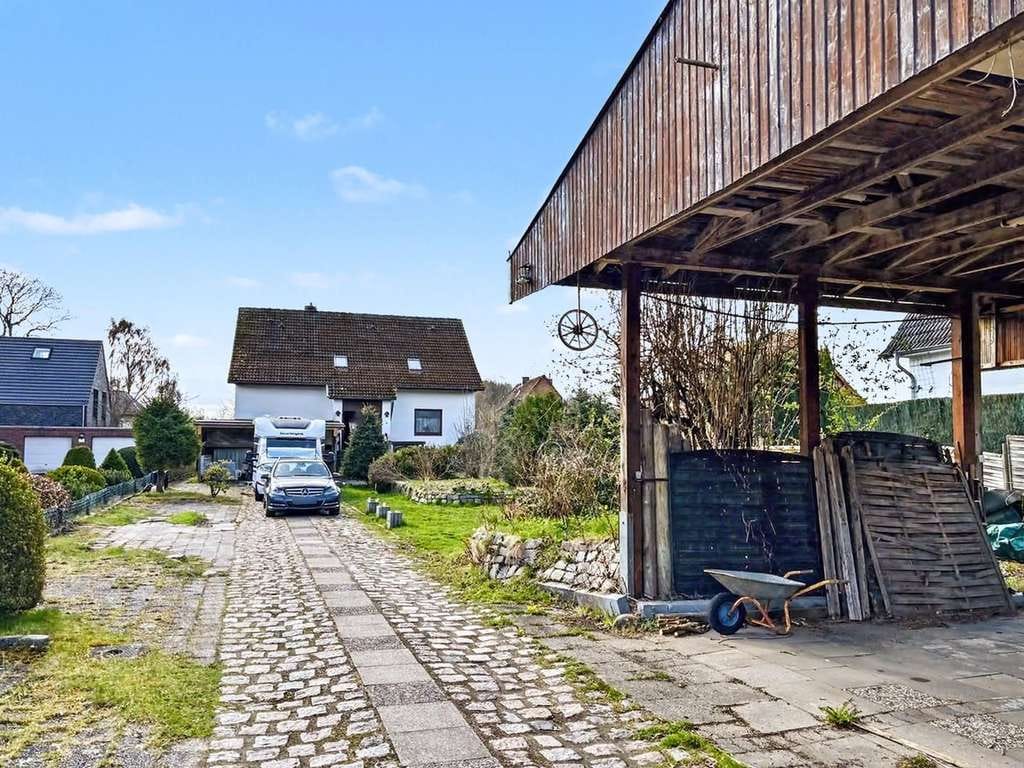 Immobilie in Seevetal - Vollsanierung notwendig: 2-Familien-Haus auf ca. 1.206 m² Grundstück in Top-Lage von Seevetal - Bild 0