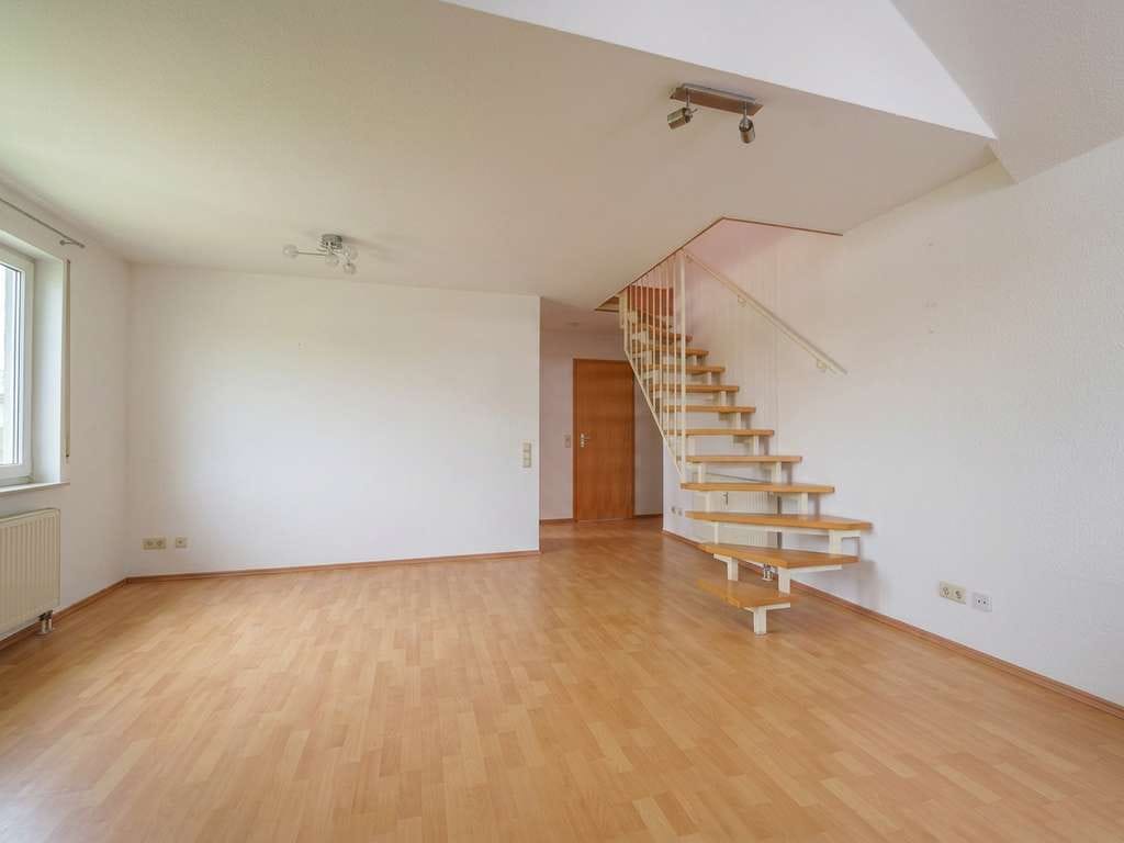 Immobilie in Ochsenhausen - Charmante 2,5-Zimmer-Dachgeschosswohnung mit Balkon und Stellplätzen in Ochsenhausen - Bild 5