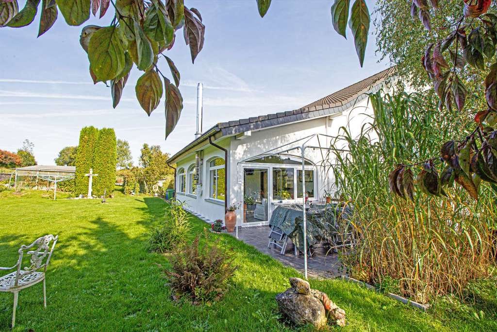 Immobilie in Ostrach - Einfamilienhaus im Naturparadies mit ca. 9.000 qm Grundstück - Bild 1