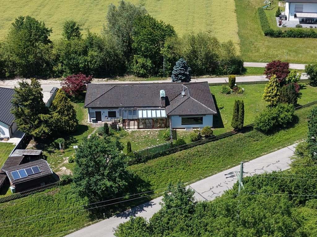 Immobilie in Kirchdorf am Inn - Bungalow mit Wintergarten und großem, gepflegtem Garten in Toplage, provisionsfrei - Bild 1
