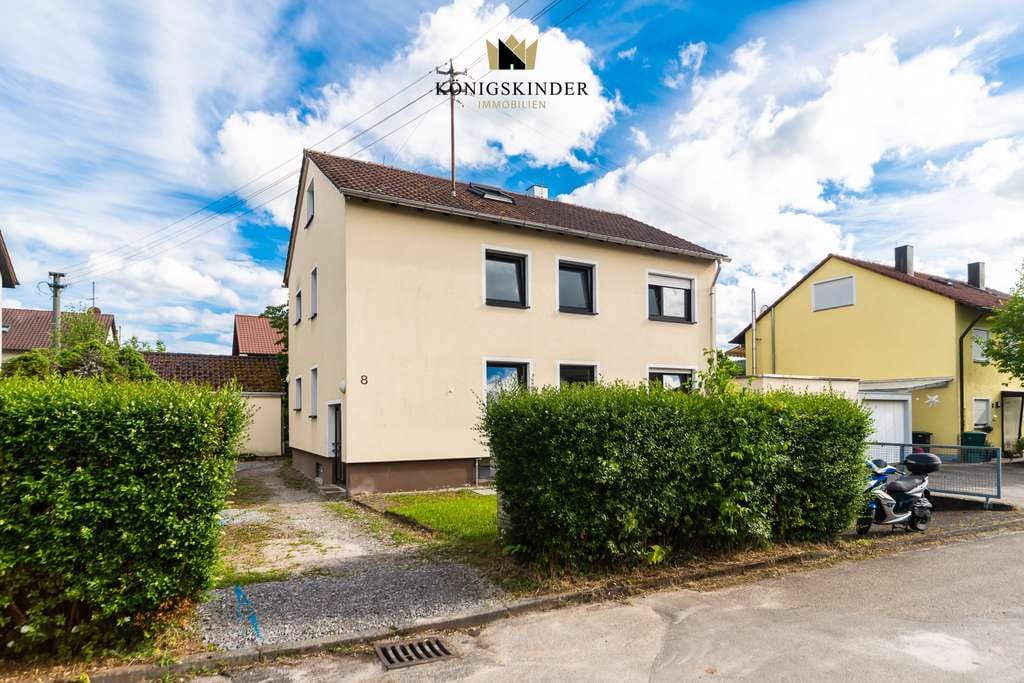 Immobilie in Weil der Stadt - Mehrfamilienhaus mit 4 Wohneinheiten, Garten und 3 Garagen - Bild 2
