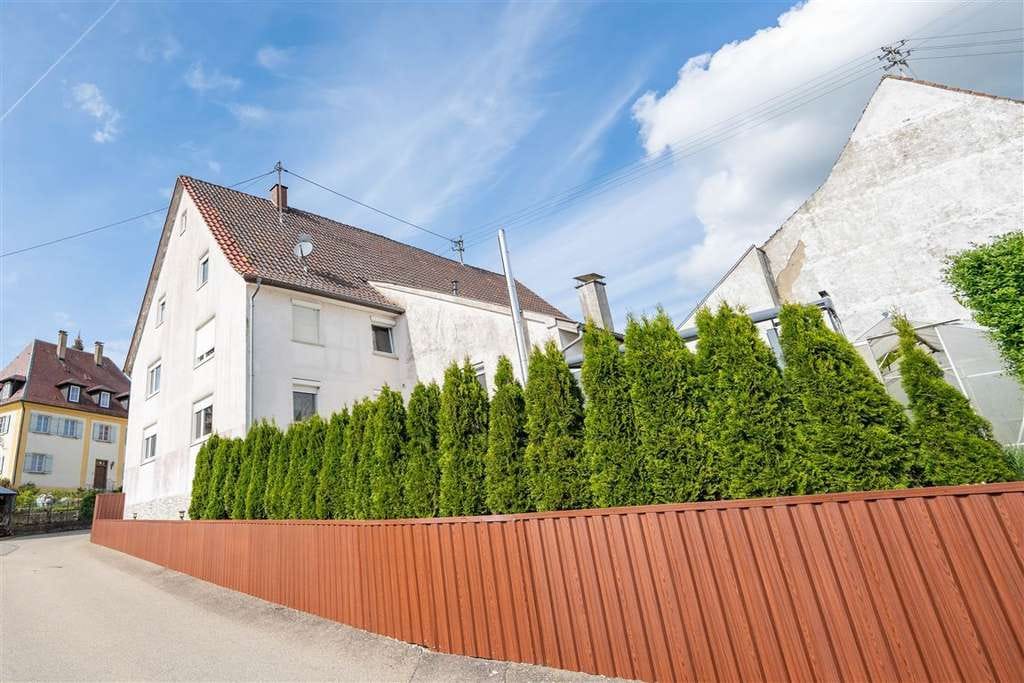 Immobilie in Uttenweiler - Wohnen mit Weitblick – Einfamilienhaus mit Einliegerwohnung in Offingen - Bild 1