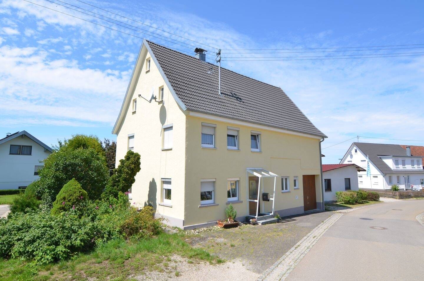 Immobilie in Langenenslingen - Einfamilienwohnhaus mit Werkstatt/Halle - Bild 0