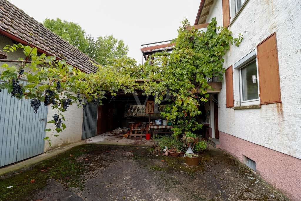 Immobilie in Sulzfeld - Sanierungsbedürftiges Zweifamilienhaus mit großem Grundstück in Sulzfeld - Bild 4