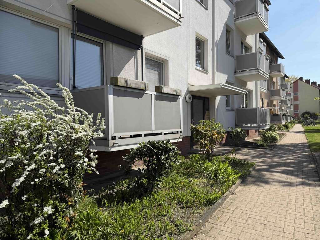 Immobilie in Stadthagen - Exklusiv bei KARSTEN IMMOBILIEN: vermietete 3-Zimmer-Whg mit Balkon in gepflegtem MFH, Stadthagen - Bild 1
