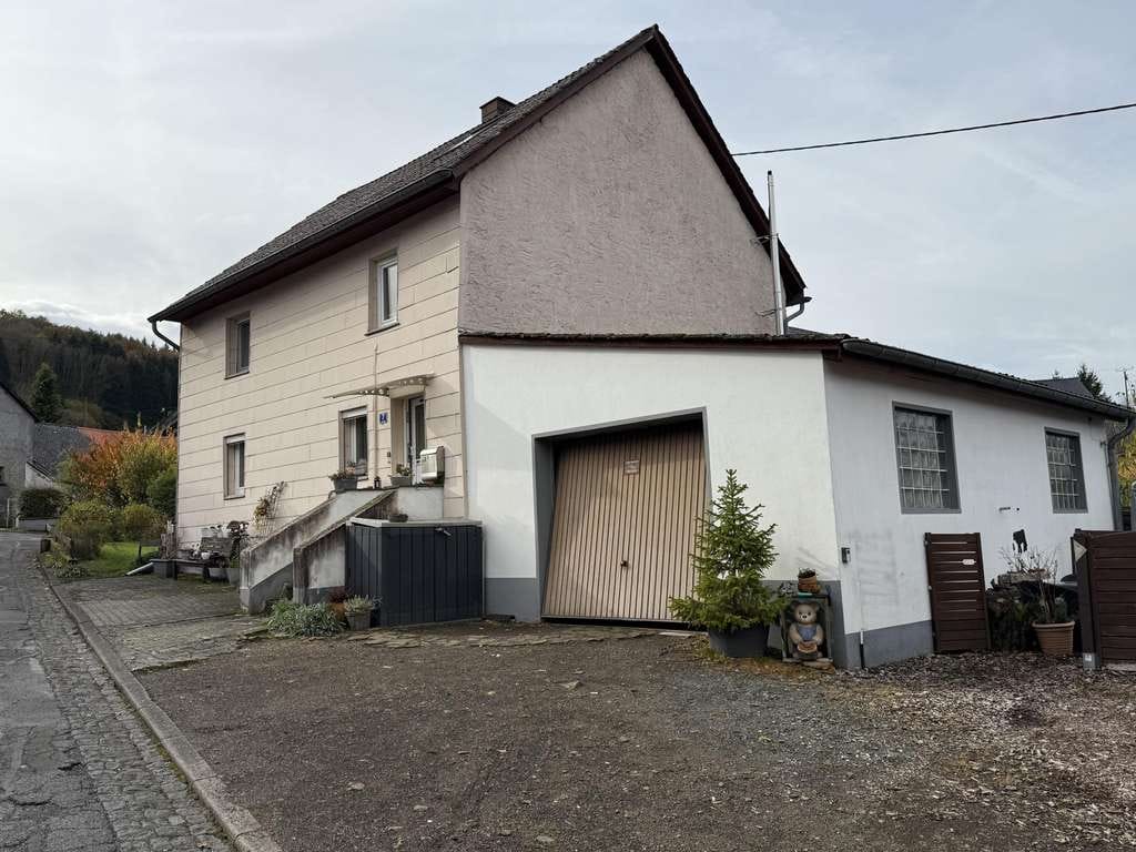 Immobilie in Üdersdorf - Teilweise renoviertes Einfamilienhaus mit Garage in Üdersdorf-Trittscheid - Bild 1