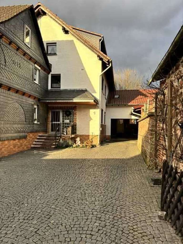 Immobilie in Münchhausen - Zwei gepflegte Wohnhäuser in Münchhausen zu verkaufen - Bild 1