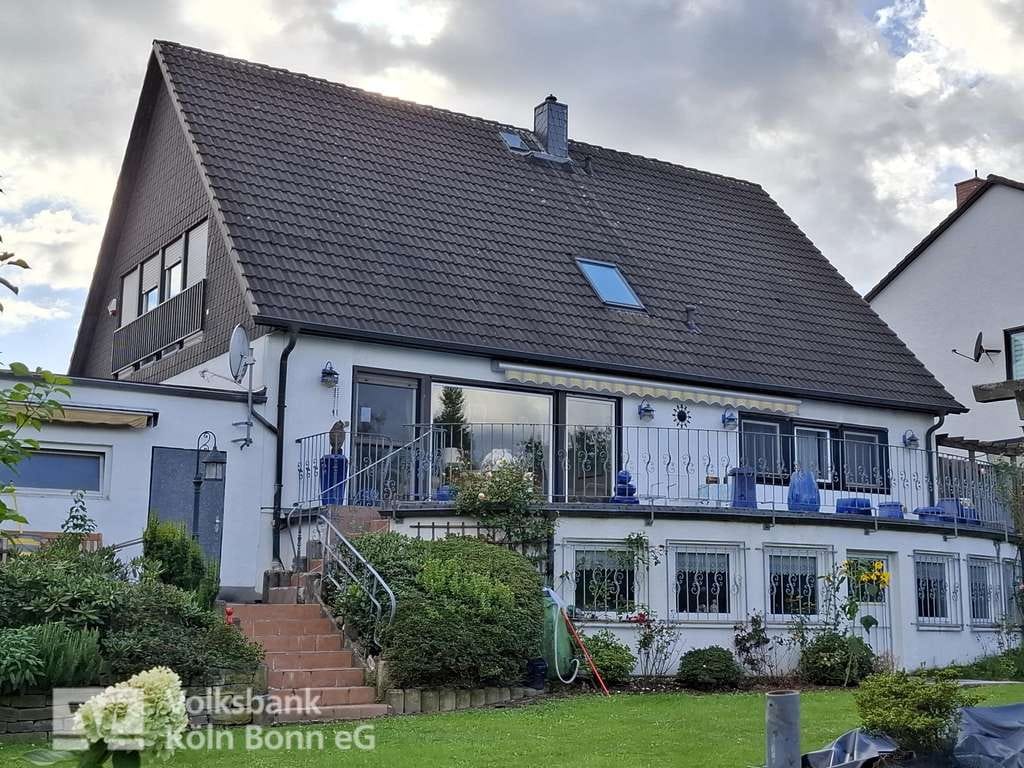 Immobilie in Bad Honnef - Bad Honnef-Aegidienberg-Großzügiges Zweifamilienhaus mit schönem Garten. - Bild 0