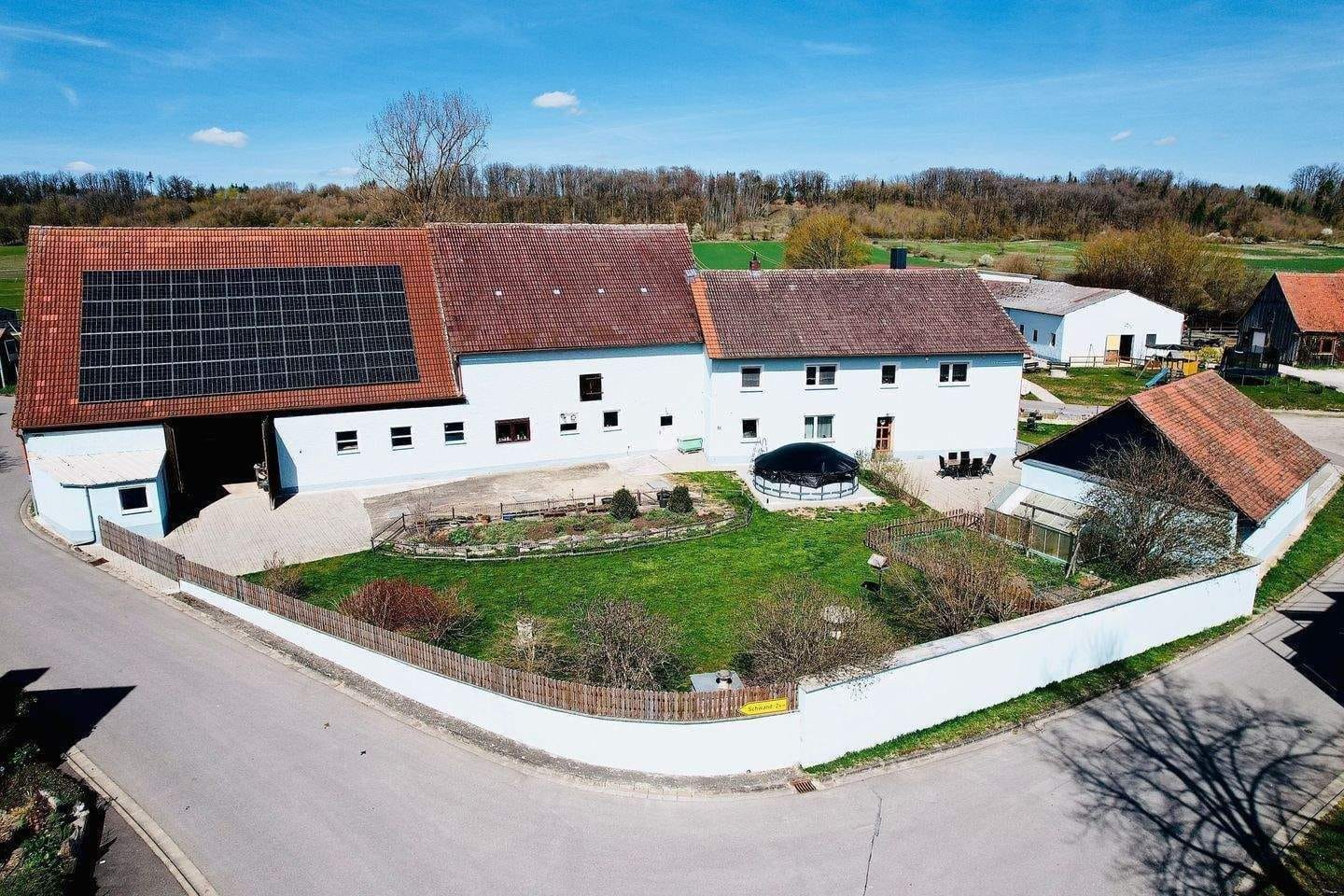 Immobilie in Leutershausen - Reitanwesen mit großem Wohnhaus  und Entwicklungspotenzial - Bild 1