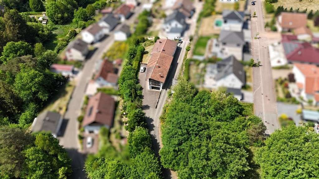 Immobilie in Merzalben - +++Zwei Einfamilienhäuser mit Südausrichtung, Wintergärten, Südbalkon, 3 Garagen, auf einem ruhig... - Bild 2