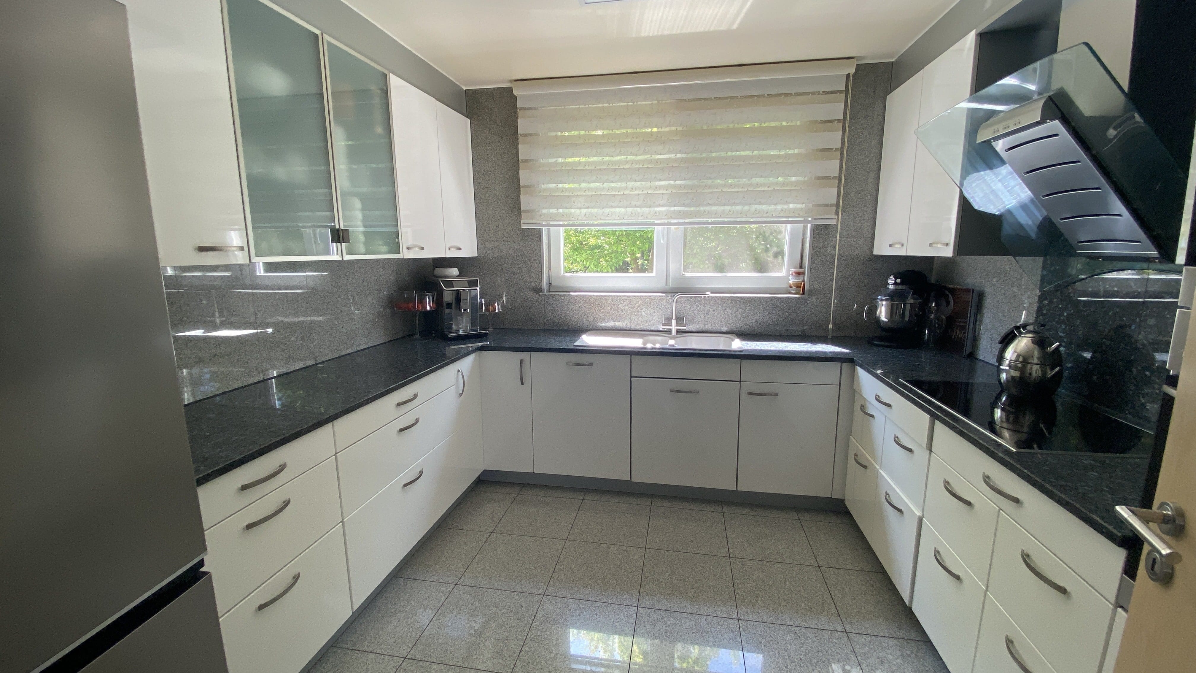 Immobilie in Schwaigern - Stilvolle Wohnung mit Garten, Kamin und Einzelgarage - Bild 2