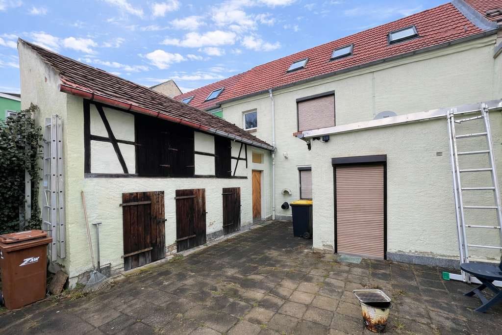 Immobilie in Hohenmölsen - Solides Reihenmittelhaus mit Modernisierungspotenzial und sonnigem Südgarten - Bild 2