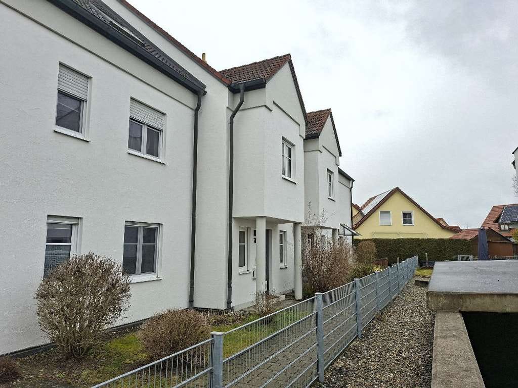Immobilie in Meitingen - Vermietetes RMH im Stadthausstil mit Garten und zwei TG-Stellplätzen! - Bild 2