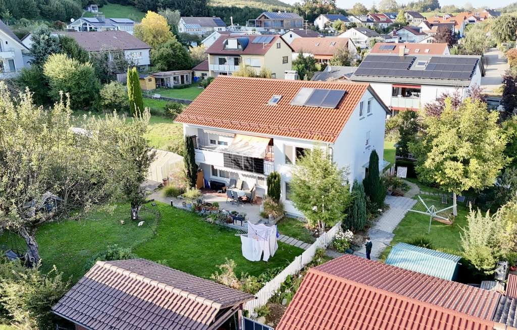 Immobilie in Waldburg - Wunderschönes Mehrfamilienhaus in Waldburg direkt unterhalb der historischen Burg (Wohnrecht im EG) - Bild 2
