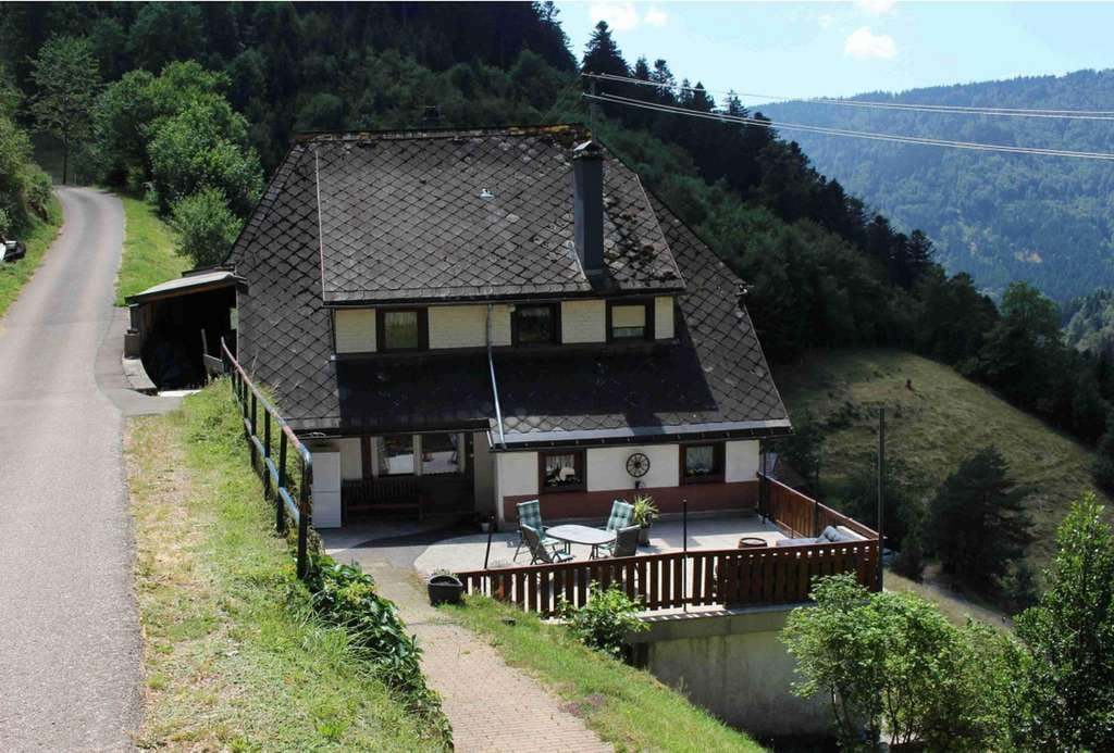 Immobilie in Gütenbach - Wohnen, wo andere Urlaub machen - Einfamilienhaus in traumhafter Schwarzwaldlage. - Bild 0