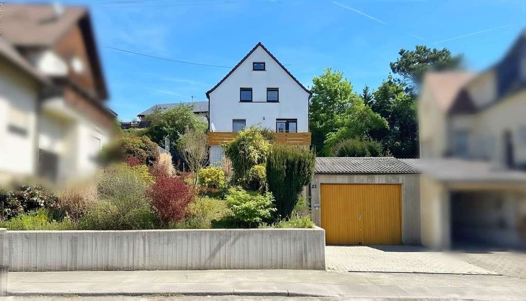 Immobilie in Brackenheim - Freistehendes Einfamilienhaus mit großem Grundstück und viel Gestaltungspotenzial - Bild 1