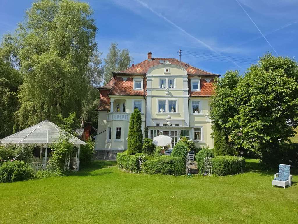 Immobilie in Wilhelmsthal - Märchenhaft schöne Villa im Frankenwald auf 5.131 m². Am Waldrand, einfach ein Traum! - Bild 0