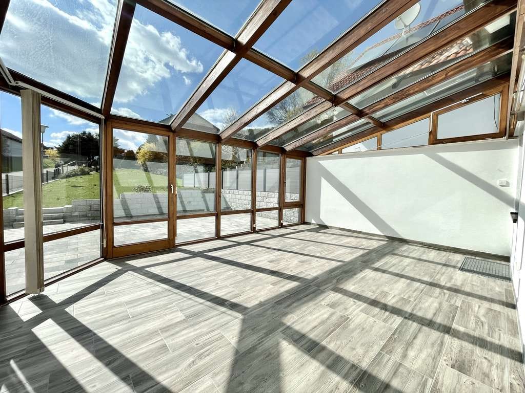 Immobilie in Pfeffenhausen - Familientraum mit Garten: Frisch saniertes Mehrgenerationenhaus mit Terrasse. Ohne Provision! - Bild 1