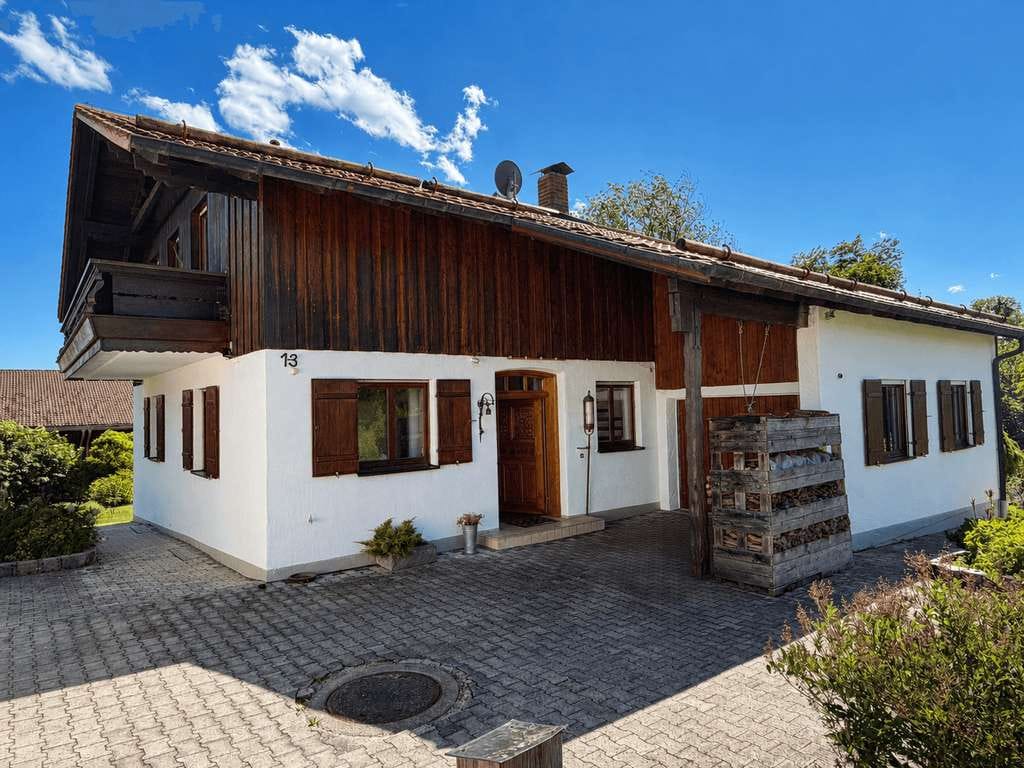 Immobilie in Dietramszell - Freistehendes Einfamilienhaus auf großzügigem Grundstück in Berg bei Dietramszell - Bild 0