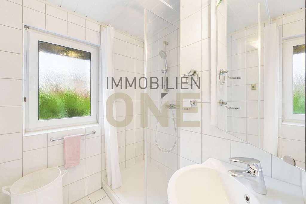 Immobilie in Pentling - Zweifamilienhaus mit Ausbaureserve und großem Grundstück in bevorzugter Lage - Bild 2