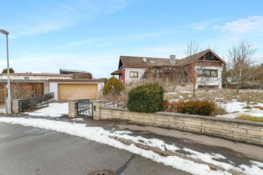 Immobilie in Trochtelfingen - Gehobenes Wohnhaus mit 255 m² Wfl., Indoor-Pool & Sauna – zum Gestalten - Bild 0