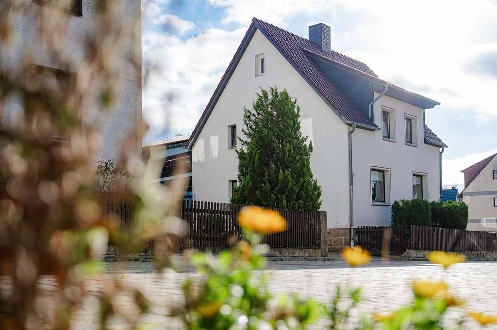 Immobilie in Lutter am Barenberge - MODERNISIERTES WOHNHAUS MIT ERWEITERUNGSMÖGLICHKEITEN + FLEXIBEL NUTZBARES KIRCHENLOFT - Bild 0