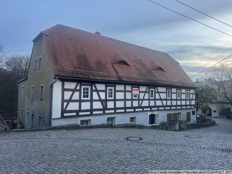 Immobilie in Nünchritz - Denkmalgeschützte Alte Schule in Seußlitz - Sanierungsobjekt mit Geschichte - Bild 0