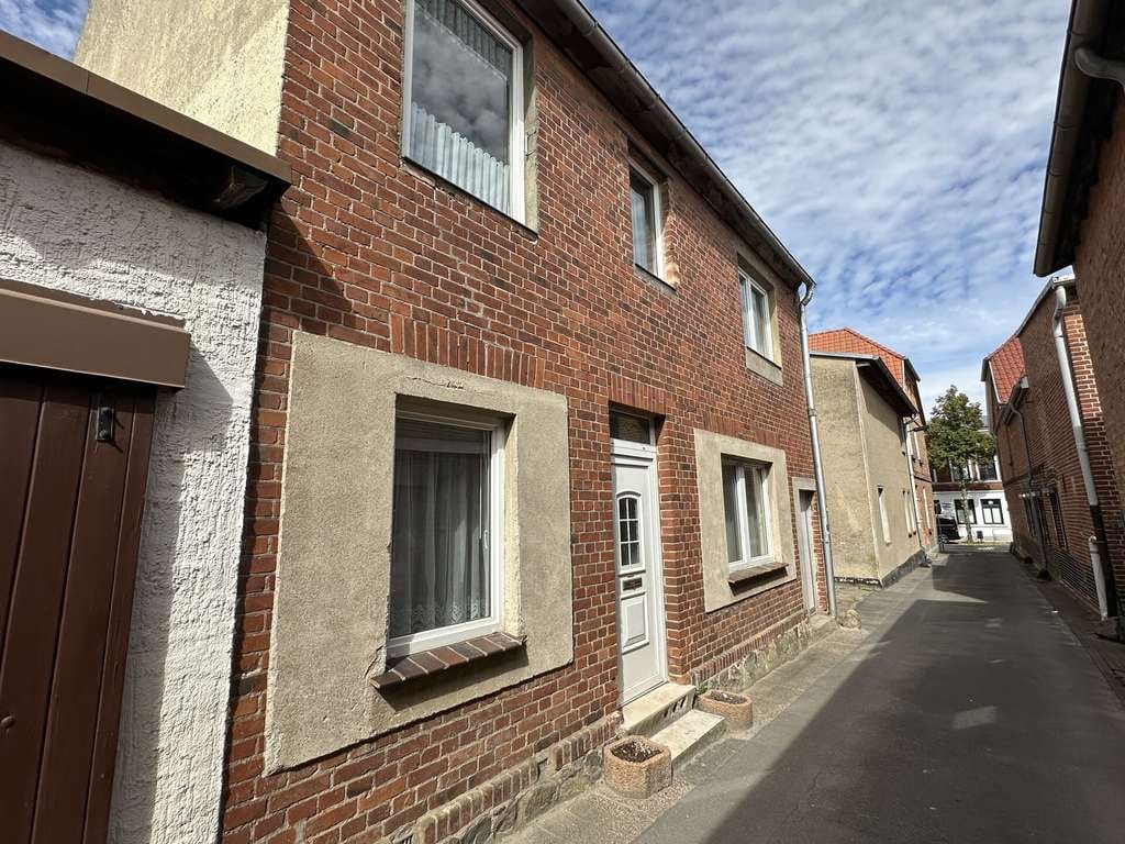 Immobilie in Grevesmühlen - Sanierungsbedürftiges Stadthaus in Grevesmühlen zu verkaufen! - Bild 0