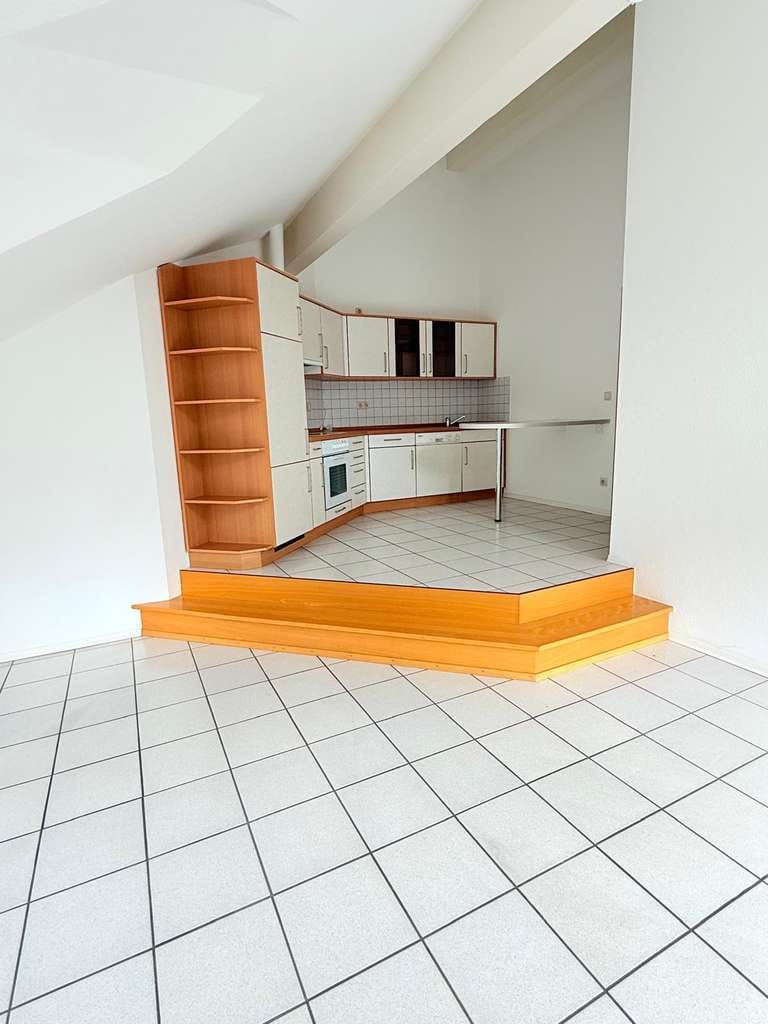 Immobilie in Affing - Lichtdurchflutete Dachgeschosswohnung mit Balkon in ruhiger Lage – Affing - Bild 2