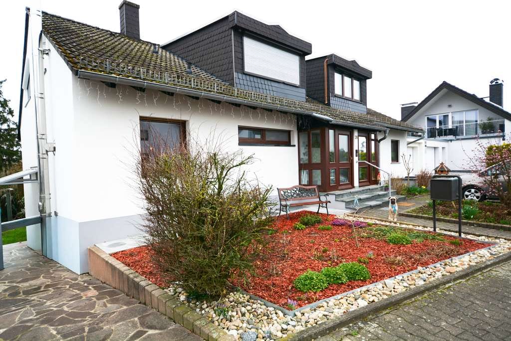 Immobilie in Niederdorfelden - Komfortable 3-Zimmer-Maisonette-Wohnung mit eigenem Gartenanteil in Niederdorfelden - Bild 0
