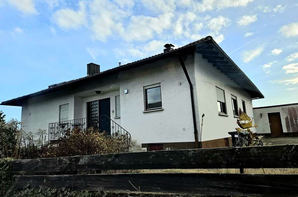 Immobilie in Frensdorf -  Einfamilien-Bungalow mit 1426 qm großem Grundstück in Reundorf bei Bamberg zu verkaufen - Bild 0