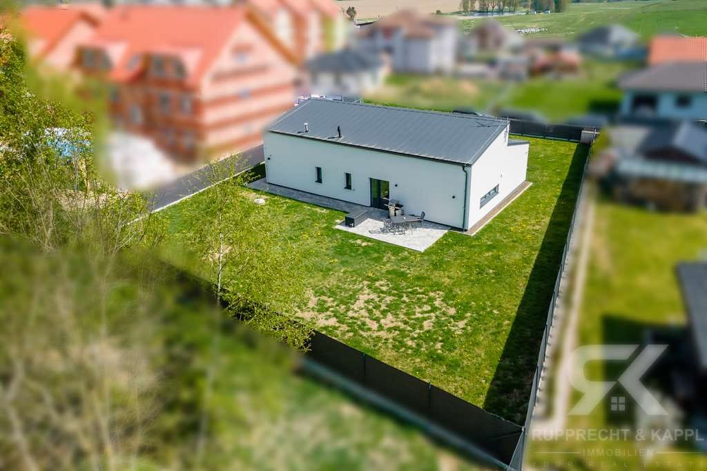 Immobilie in Waidhaus - Stilvoller Bungalow mit weitläufigem Grundstück - Bild 4