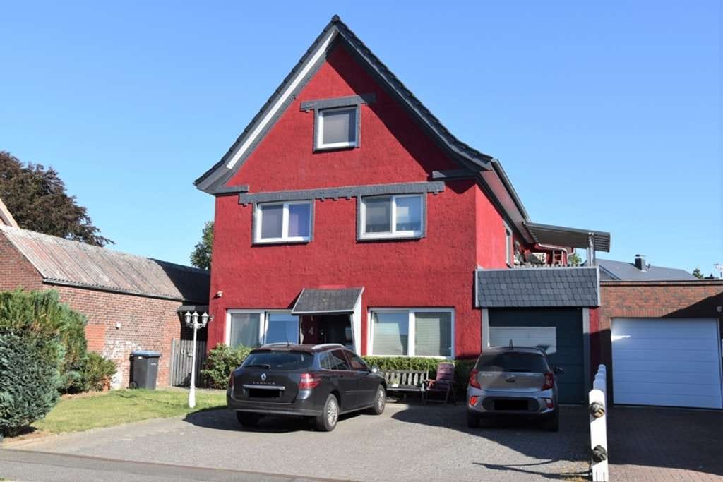Immobilie in Lägerdorf - Energetisch saniertes Zweifamilienhaus wartet auf neuen Eigentümer - Mehrgenerationenwohnen möglich! - Bild 1