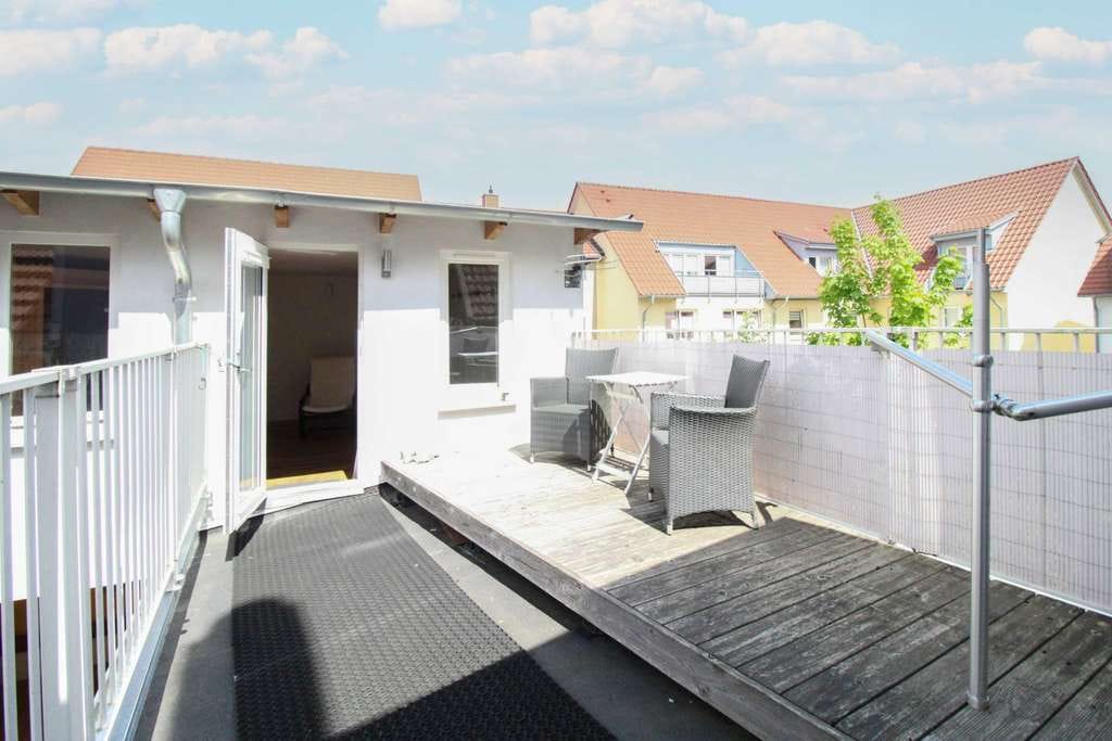 Immobilie in Bützow - Altstadtjuwel mit Innenhof: RMH inklusive Dachterrasse, Sauna & viel Wohnfläche - Bild 1