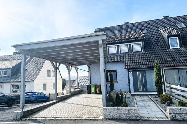 Immobilie in Kirchenlamitz - **Großzügige Doppelhaushälfte in idyllischer Naturlage - Wohnen mit viel Raum und Lebensqualität** - Bild 1