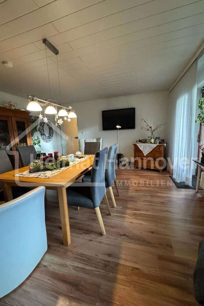 Immobilie in Uetze - Großzügiges 1–2-Familienhaus mit Pool und großem Grundstück in zentraler Lage von Uetze - Bild 2