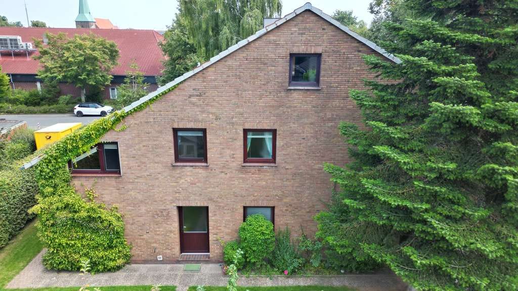 Immobilie in Ganderkesee - Zweifamilienhaus in zentraler Lage von Ganderkesee - Bild 2
