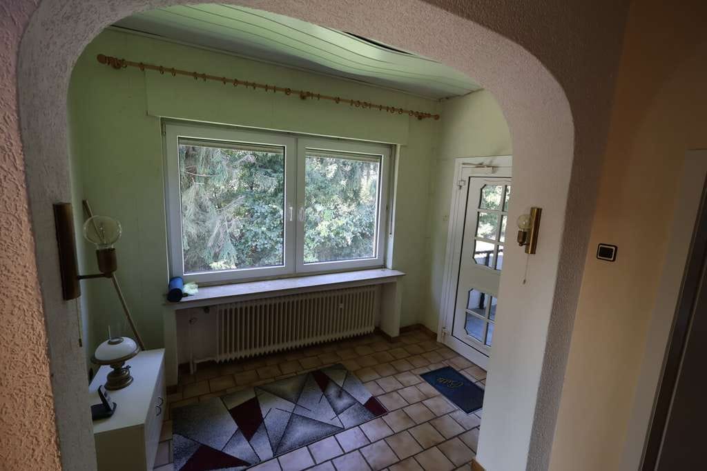 Immobilie in Hüllhorst - Einfamilienhaus mit Potenzial – ruhige Lage, nur ein Nachbar - Bild 4