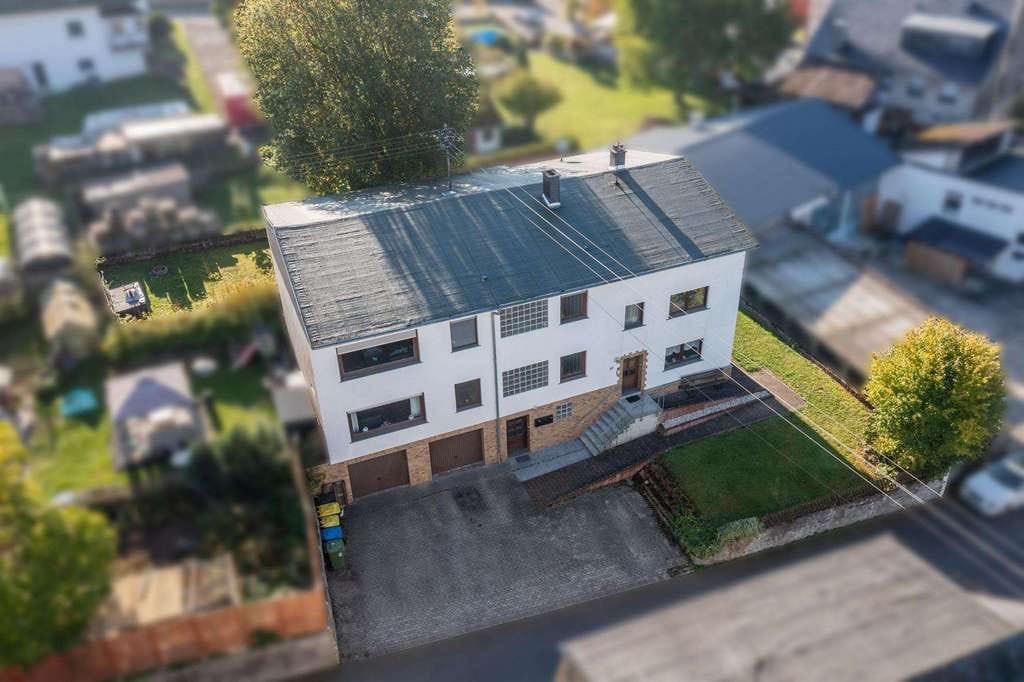 Immobilie in Oberweiler-Tiefenbach - Großes, flexibles Dreifamilienhaus mit Ausbaureserve, zwei Garagen, Hof und Garten - Bild 2