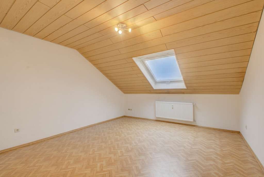 Immobilie in Erdweg - Sofort verfügbar! Gemütliche 3- DG-Zimmer-Wohnung in Erdweg - Bild 0