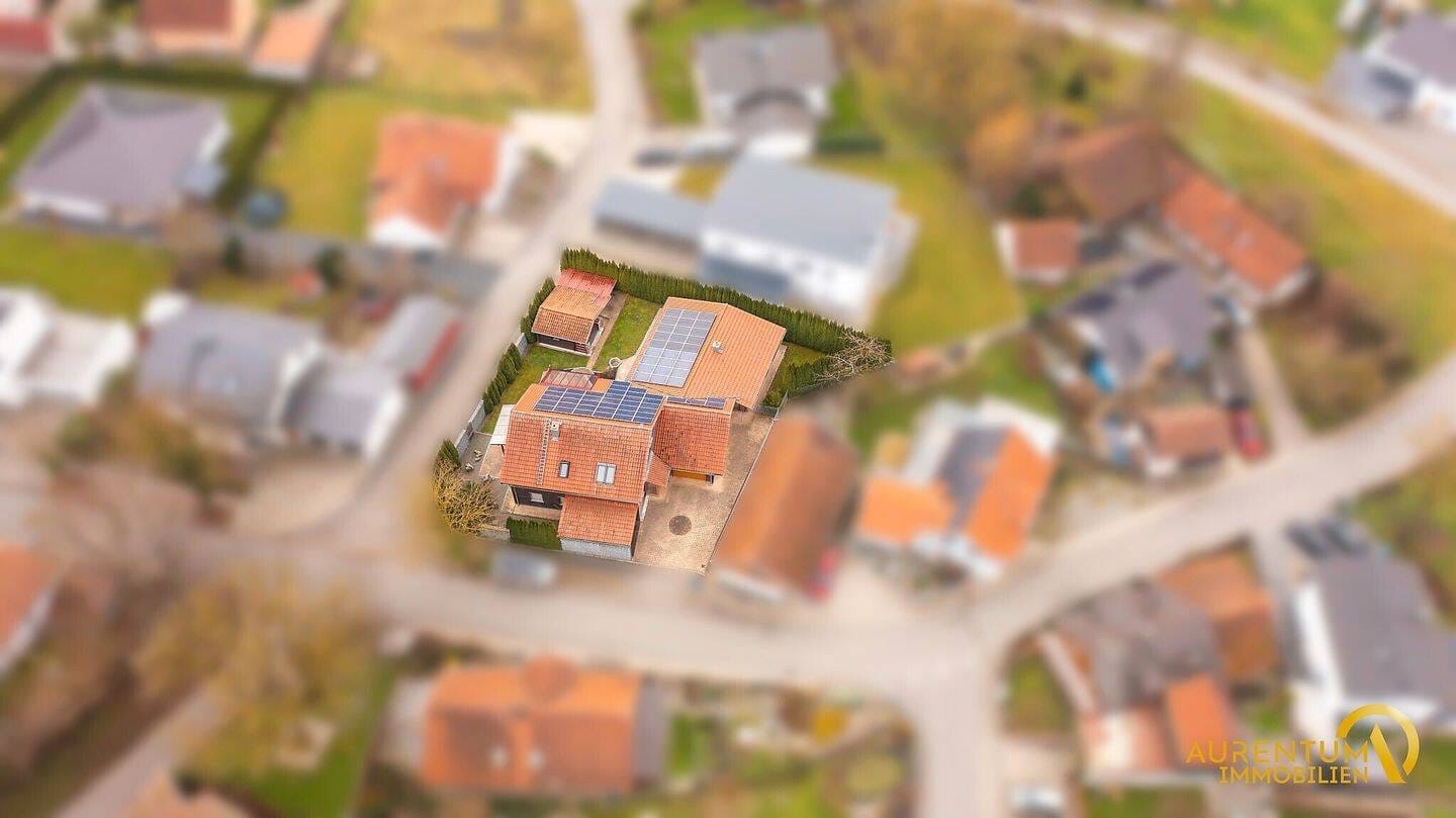 Immobilie in Bayerbach b. Ergoldsbach - Exklusives Wohlfühlhaus mit PV-Anlage, Wintergarten & Energieklasse A+ | Renditepotenzial bis 3,9 % - Bild 2