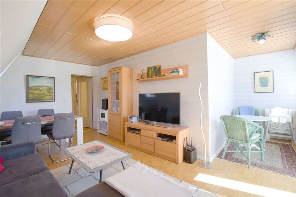 Immobilie in Schönwald im Schwarzwald - Charmante Dachgeschosswohnung mit Weitblick – Ihr neues Zuhause oder Investment in Schönwald - Bild 2
