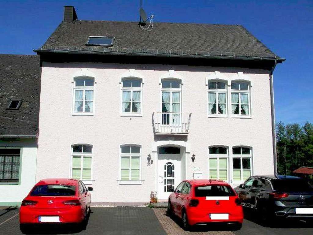Immobilie in Stadtkyll - EFH mit Ferienwohnung oder Einlieger u. Gästezimmer u. 2 Gartenhäuser - Bild 2