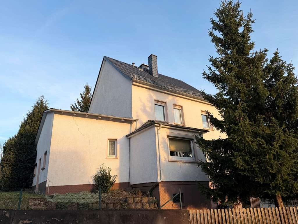 Immobilie in Aßlar - Gemütliches Wohnhaus - vielseitg nutzbar - optional mit Baugrundstück - Bild 1